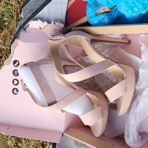 Heels - Picture 3 of 4